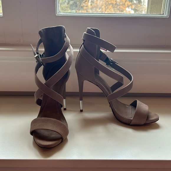 Heels - Picture 1 of 1